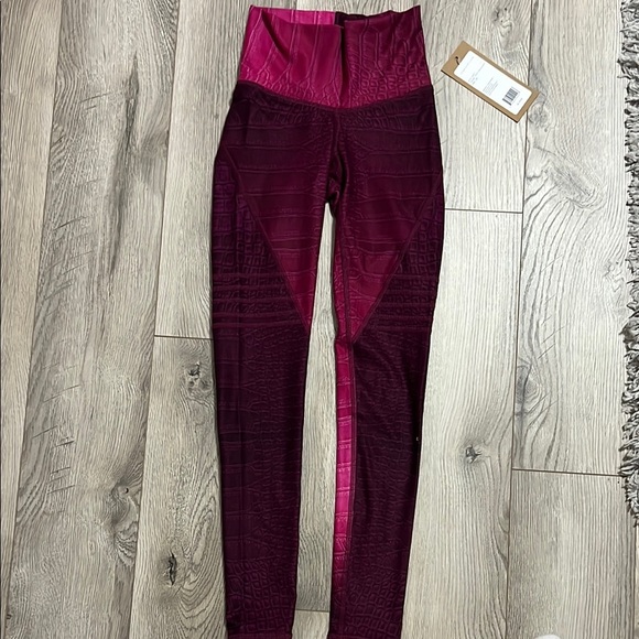 Niyama Sol Pants - Niyama Sol Slice leggings, style: Croc- Dragon Fruit, size XS
